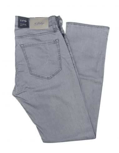 Jeans ajusté extensible bleu acier pâle est présent 